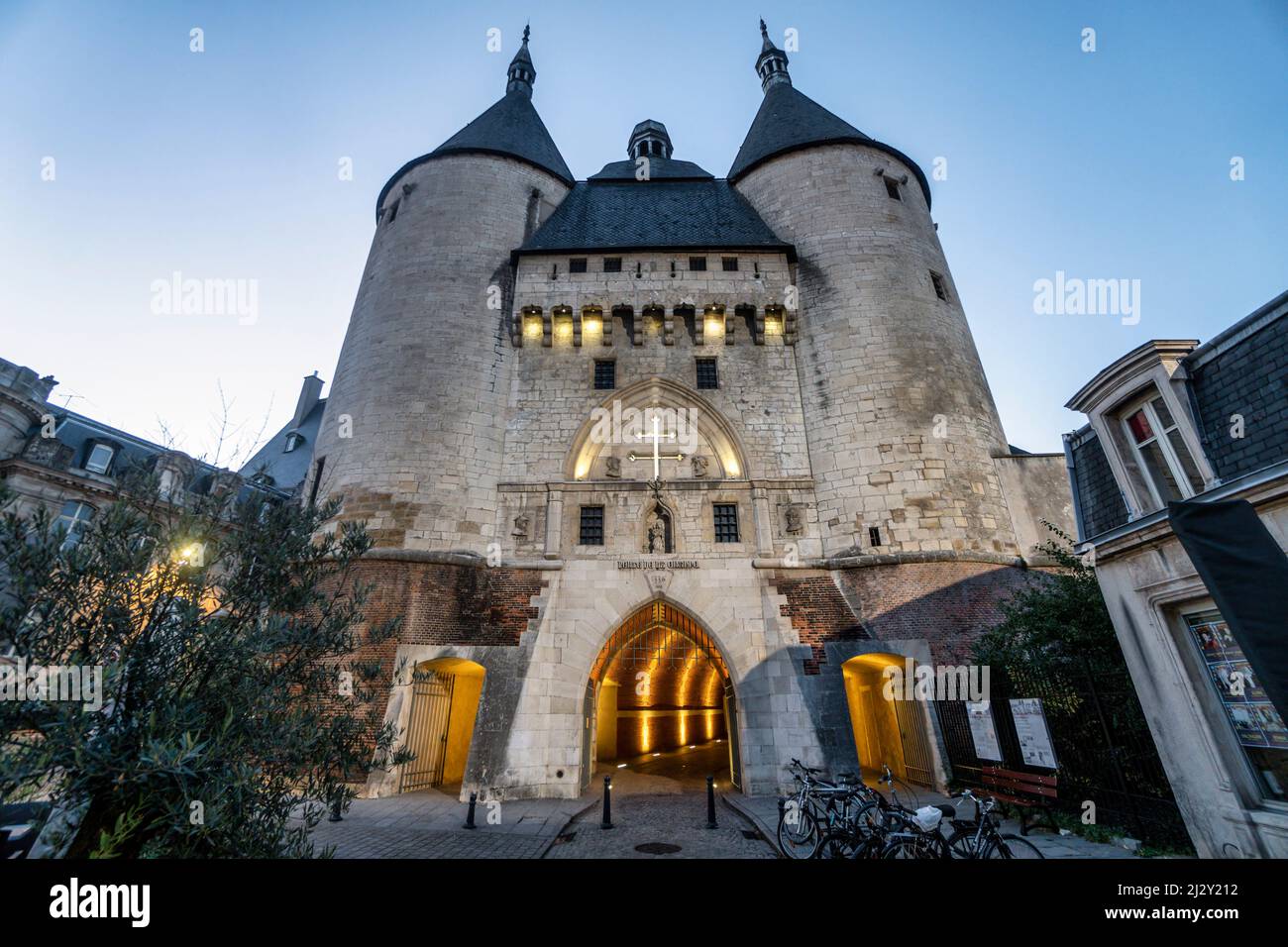 Porte de la Craffe, puerta gótica de la ciudad, Nancy, Francia Foto de stock