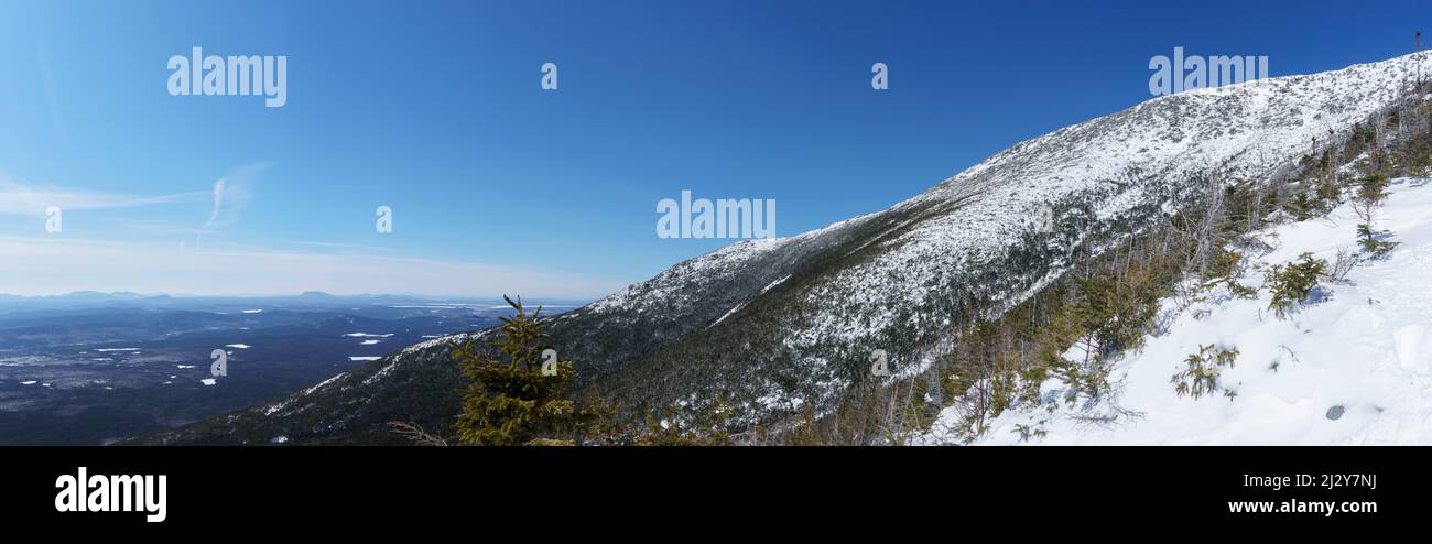 Monte Katahdin Abol Slide, Nieve, Invierno, Invierno, Sendero Appalachian de la terminal norte, Parque Estatal Baxter, la montaña más alta de Maine. Foto de stock