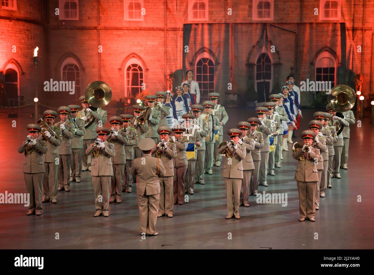 Banda militar de las fuerzas terrestres ucranianas, corto: Banda militar Chernihiv, Ucrania, en Musikparade 2017, desfile de bandas en Rittal-Arena Wetzlar, Alemania, 12th de marzo de 2017. Crédito: Christian Lademann / LademannMedia Foto de stock