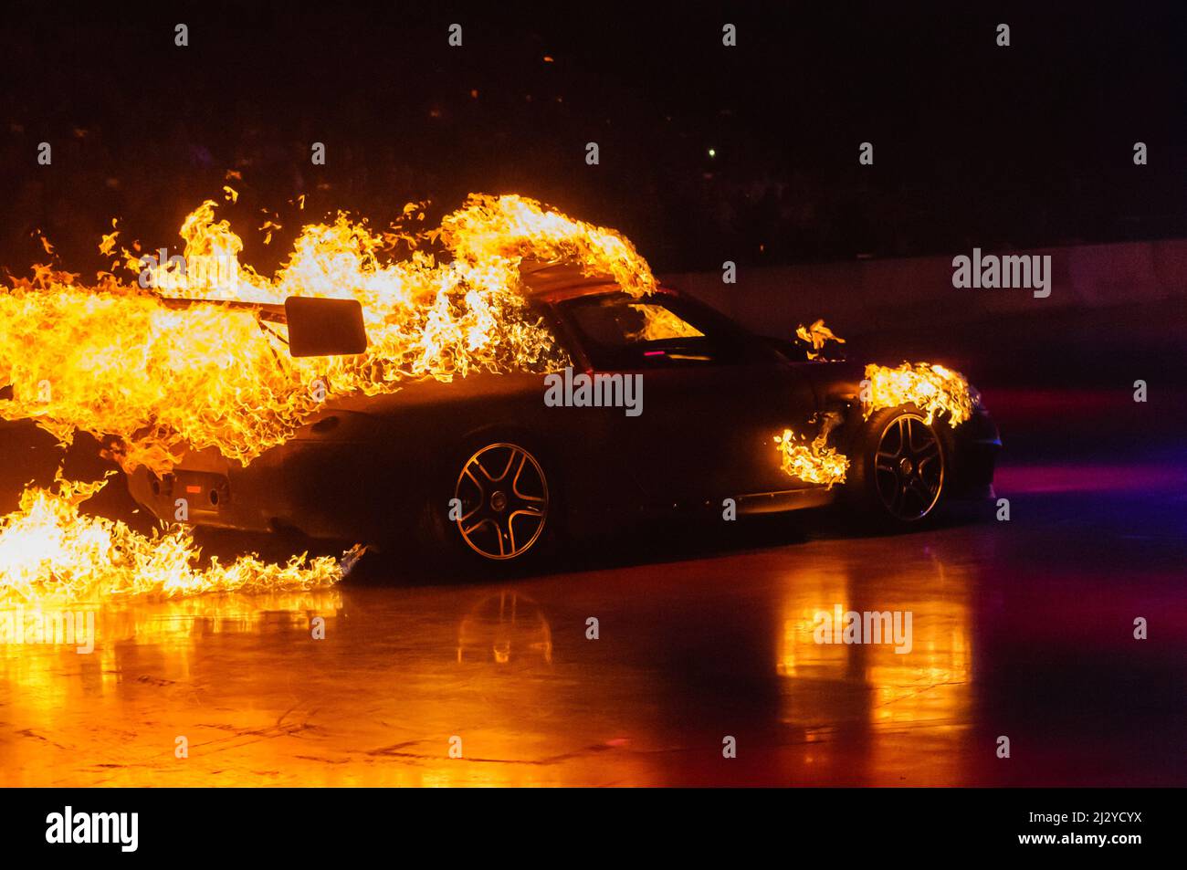 Belfast, Irlanda del Norte, Reino Unido, Reino Unido. 22nd de mayo de 2015. Un super coche deportivo está envuelto en llamas. Foto de stock