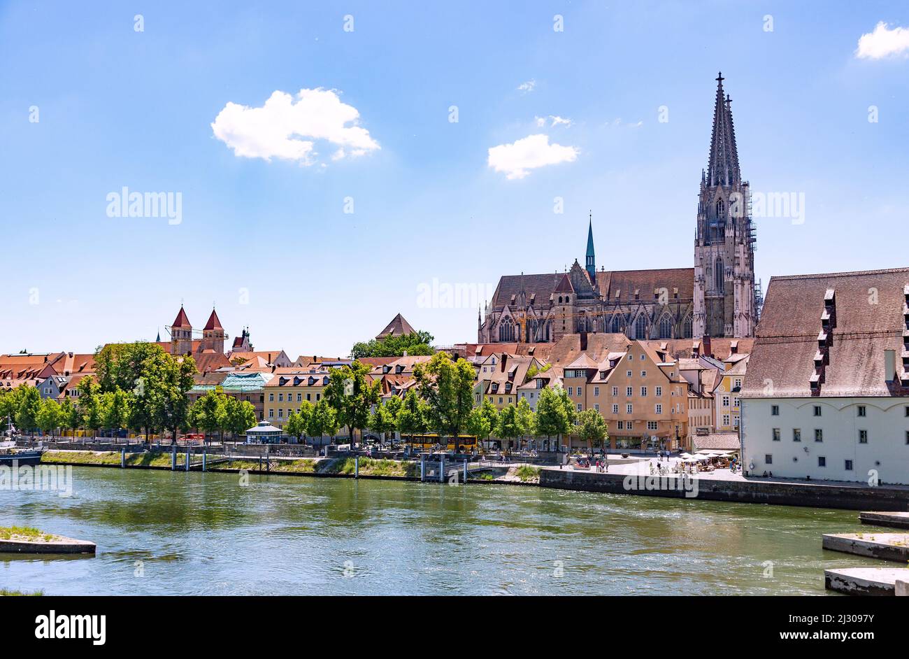 Regensburg, a orillas del Danubio; Catedral de San Pedro, Salzstadel, 39 Foto de stock