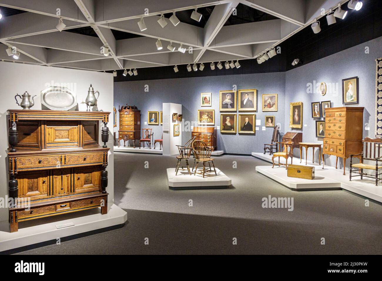 Daytona Beach Florida, Museo de las Artes y las Ciencias, MOAS, interior, exposición de la colección de muebles antiguos Foto de stock