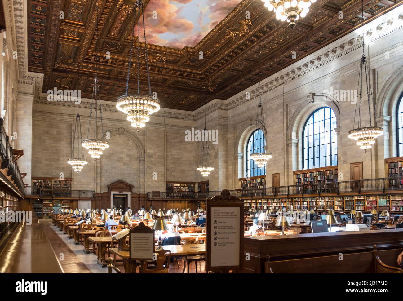 Rosetón del techo fotografías e imágenes de alta resolución - Alamy