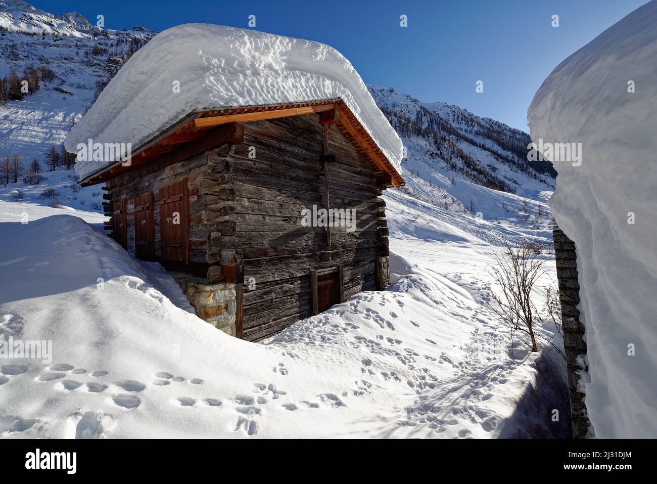 Las cabañas de Vorsaas en el Loetschental, Valais, Suiza. Foto de stock
