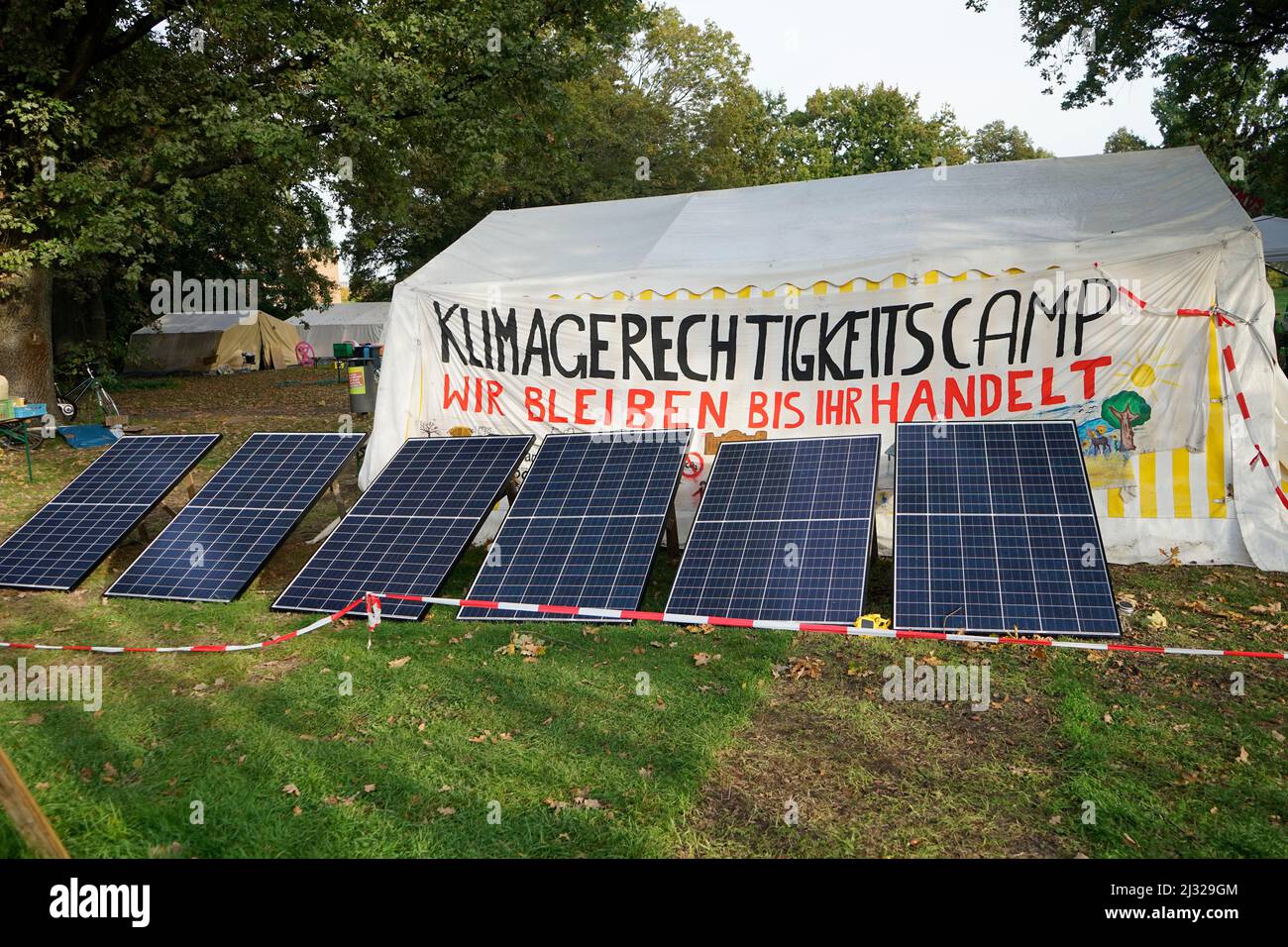 Impresionen - Klima Camp von Klimaaktivisten, Berlin-Tiergarten (nur fuer redaktionelle Verwendung. Keine Werbung. Referenzdatenbank: http://www.360- Foto de stock