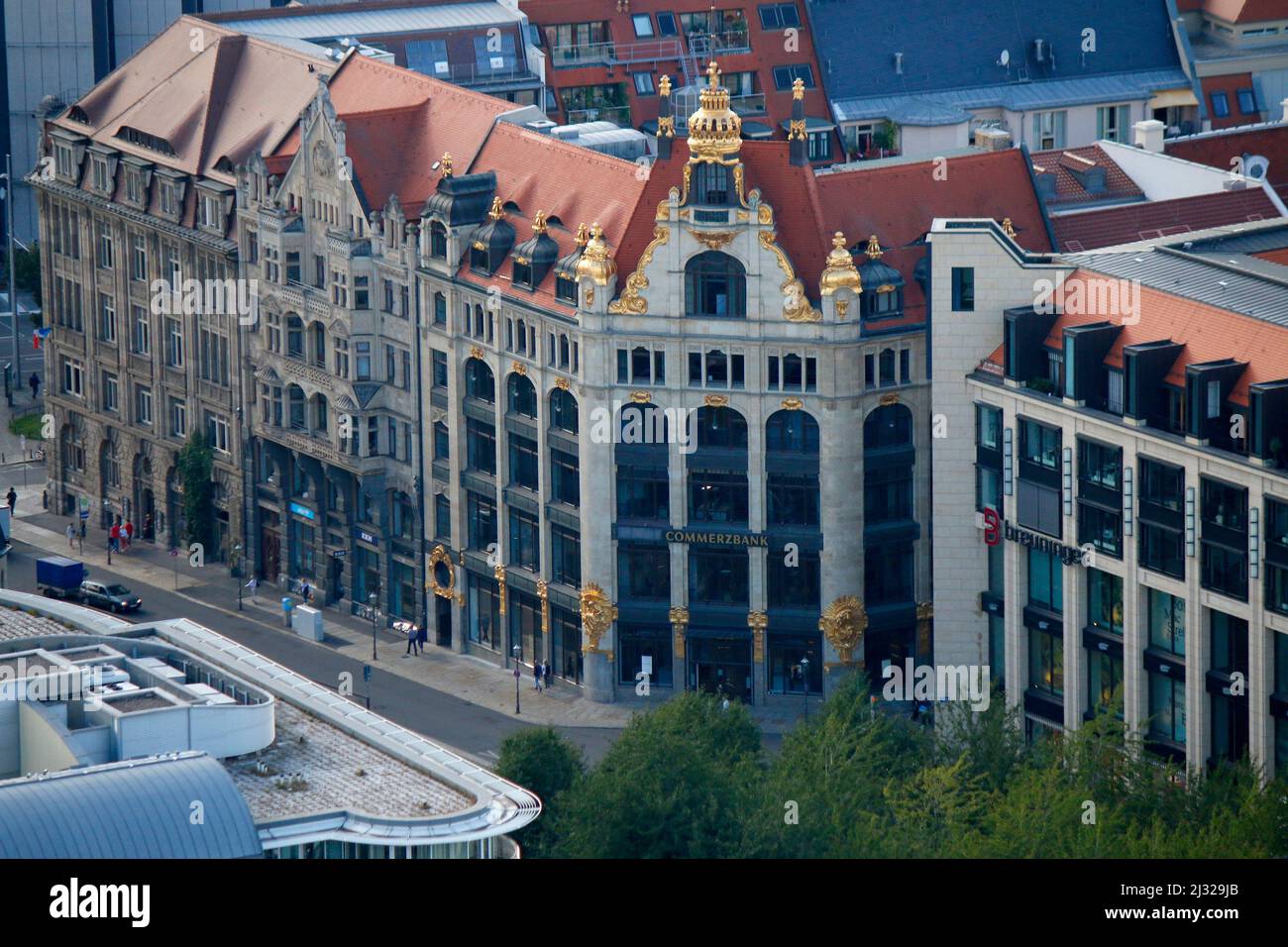 Impressionen: Die Leipziger Skyline vom City Hochhaus ('Backenzahn') aus gesehen, Leipzig (nur fuer redaktionelle Verwendung. Keine Werbung. Referenz Foto de stock