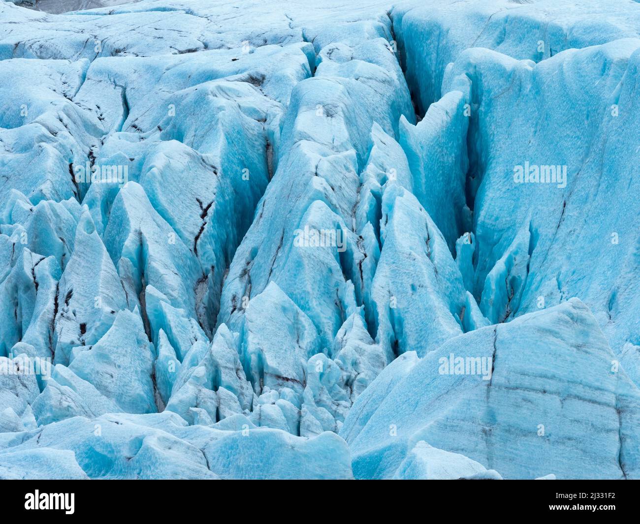Glaciar Svinafellsjokull, lengua glaciar de Öraefajokull en la cordillera Vatnajokull, Islandia, Europa Foto de stock