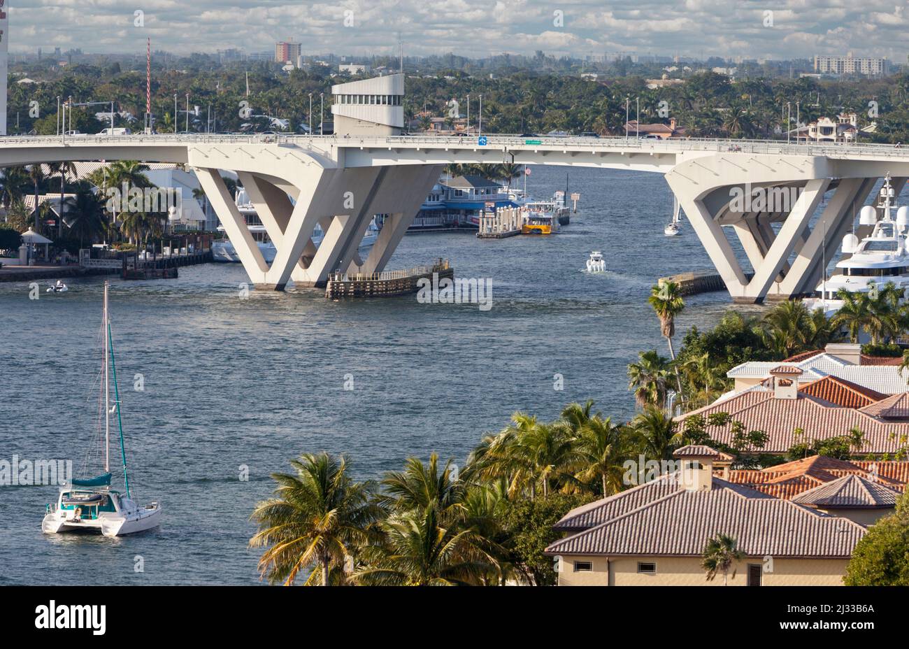 Ft. Lauderdale, Florida. SE 17th Street Causeway Puente sobre el río Stranahan. Foto de stock