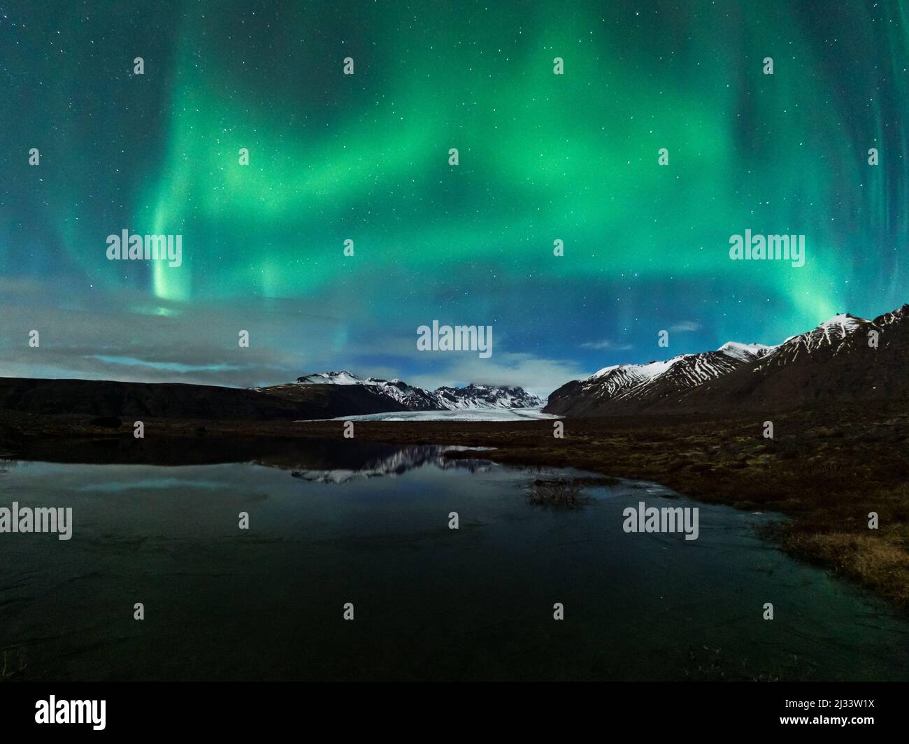 Luces del norte sobre Skaftafellsjokull, Aurora borealis, Islandia del sur, Europa Foto de stock