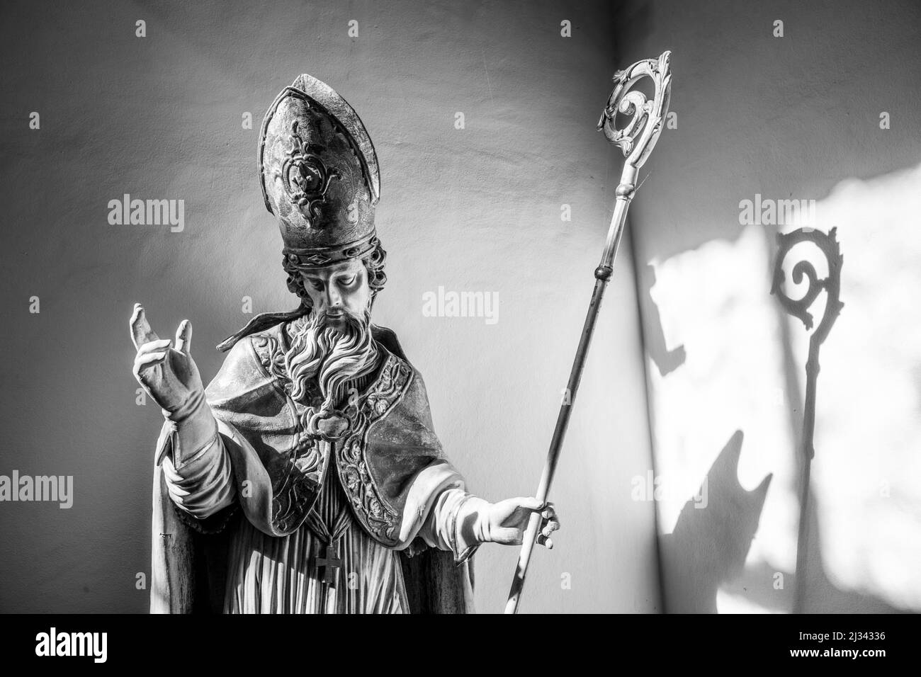 SELIGENSTADT, ALEMANIA - MAR 4, 2017: Escultura religiosa en el museo de San Marcellius y la basílica de Pedro en Seligenstadt. Seligenstadt fue la primera vez que yo Foto de stock