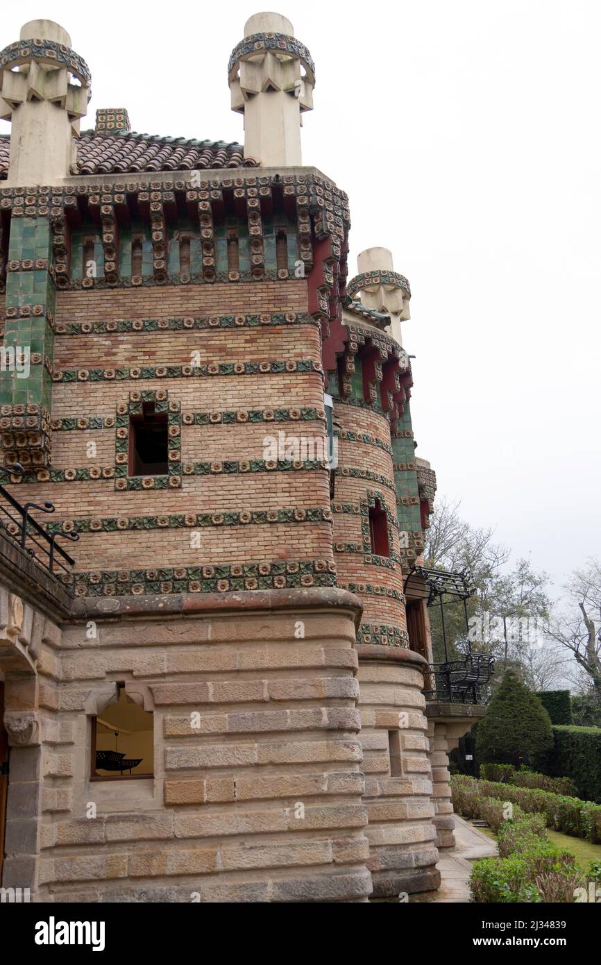 El Capricho es una villa en Comillas, Cantabria, España, diseñada por  Antoni Gaudí. Fue construido en 1883-85 para el uso de verano de un cliente  rico Fotografía de stock - Alamy