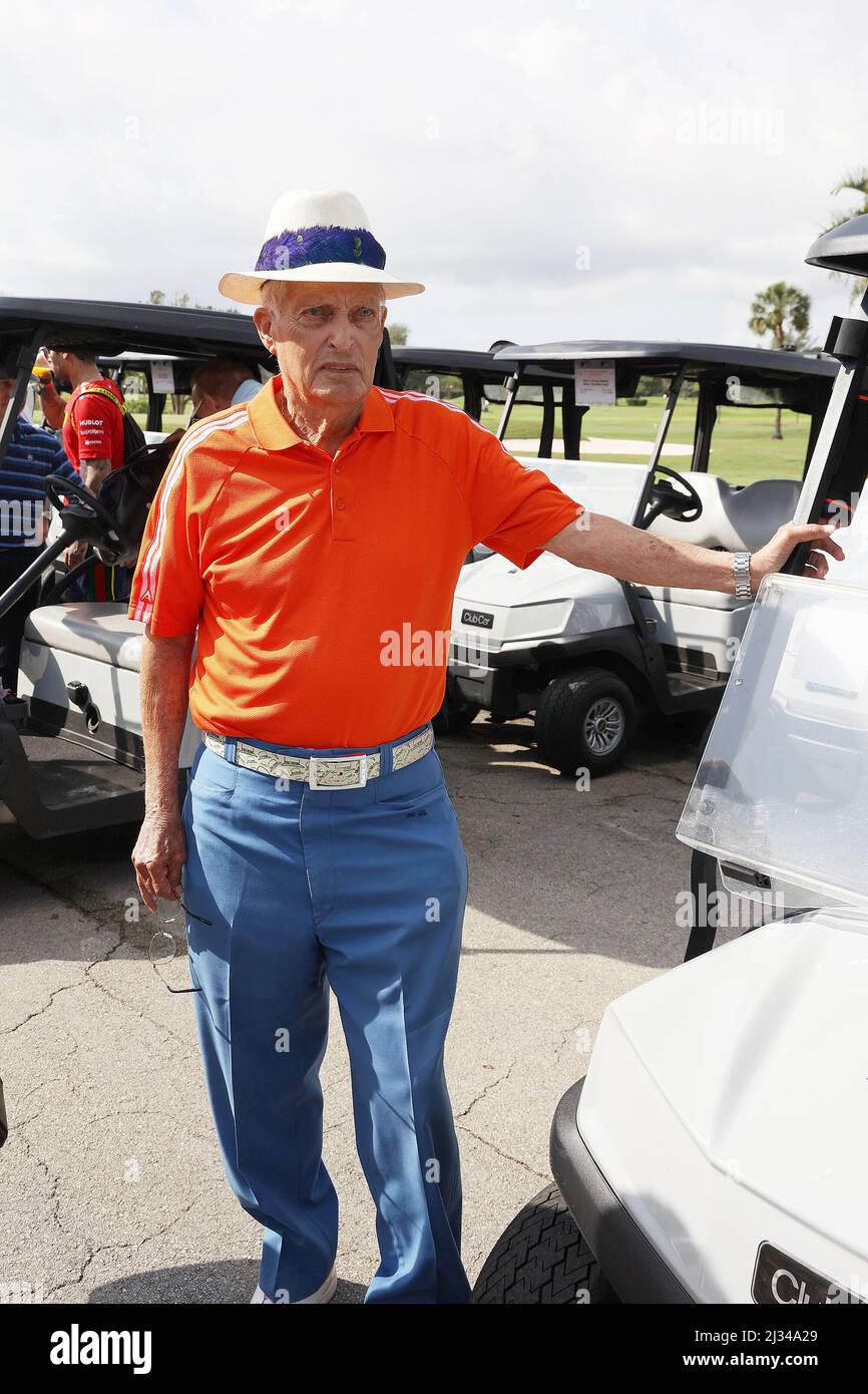 CORAL GABLES, FLORIDA - ABRIL 05: Juan Antonio 'Chi-Chi' Rodríguez asiste  al Torneo de Golf Celebrity de la Fundación Maestro Cares 2022 en Biltmore  Hotel Miami-Coral Gables el 05 de abril de