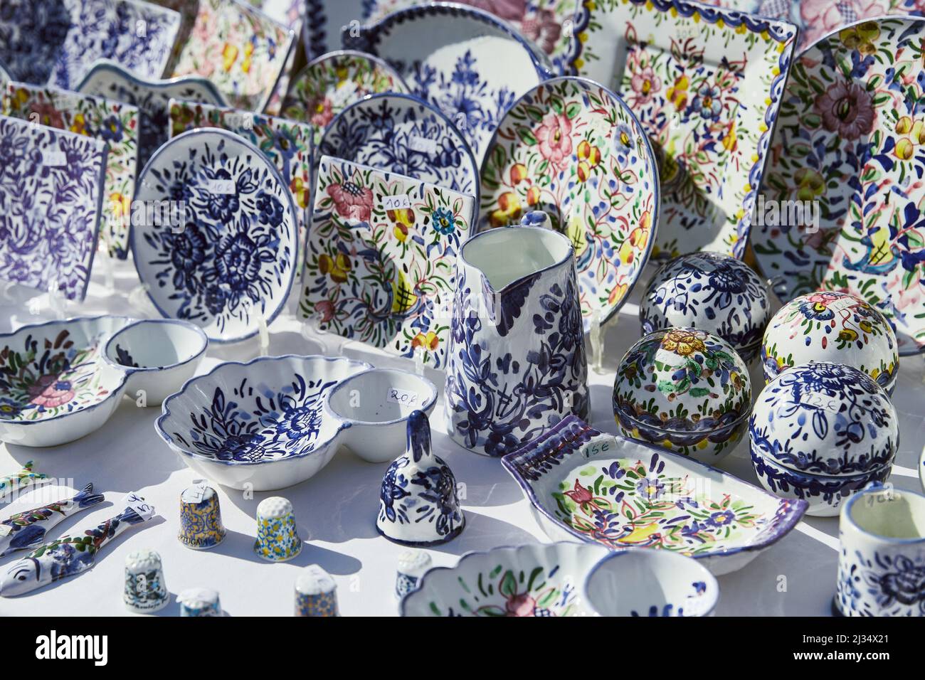 Vajilla de cerámica portuguesa fotografías e imágenes de alta resolución -  Alamy