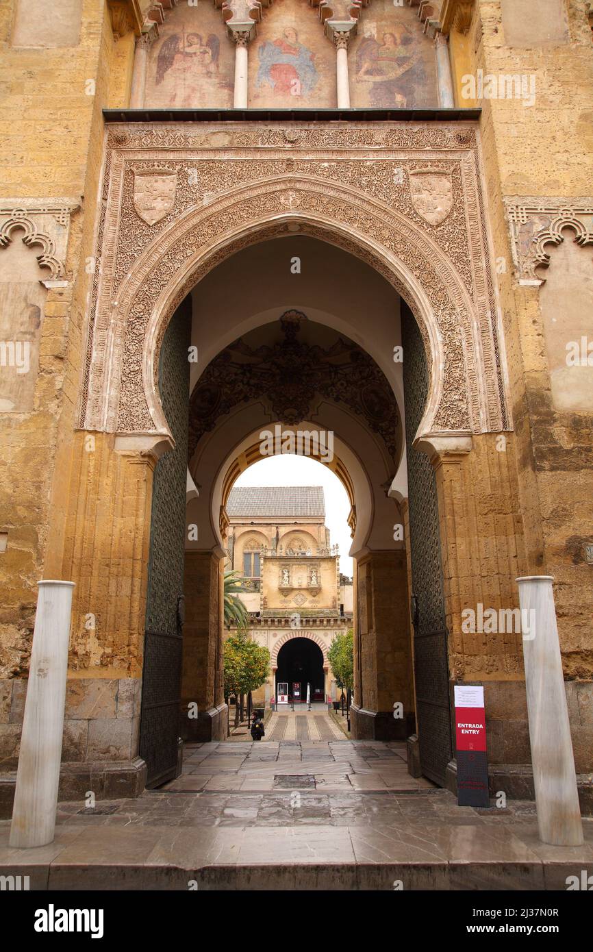 Puerta de Perdón de la Mezquita Catedral de Córdoba Fotografía de stock -  Alamy