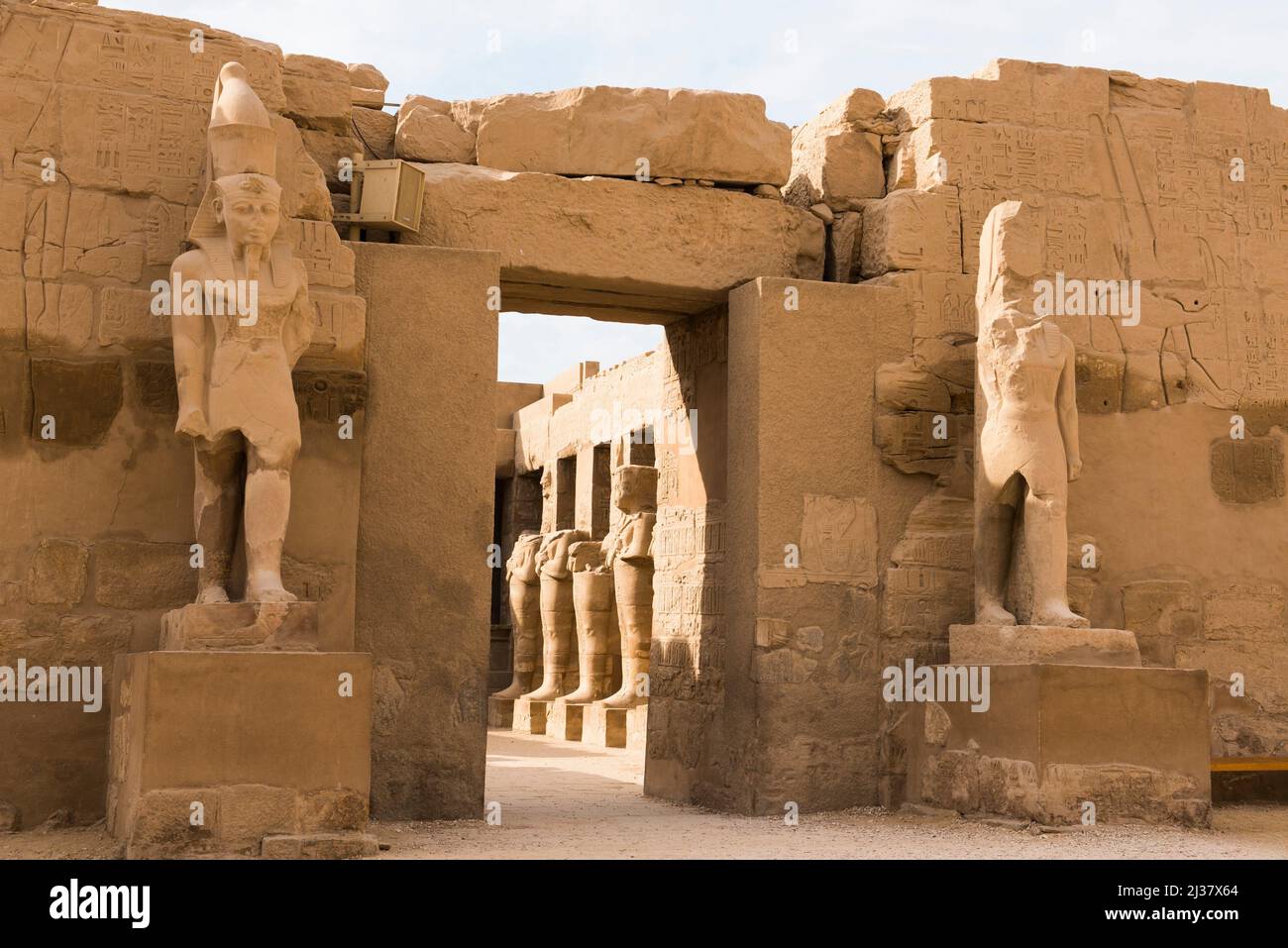 Entrada del Templo de Ramsés III dentro del Precinto de Amon-Ra, Complejo del Templo Karnak, Luxor, Egipto, Noreste de África. Foto de stock