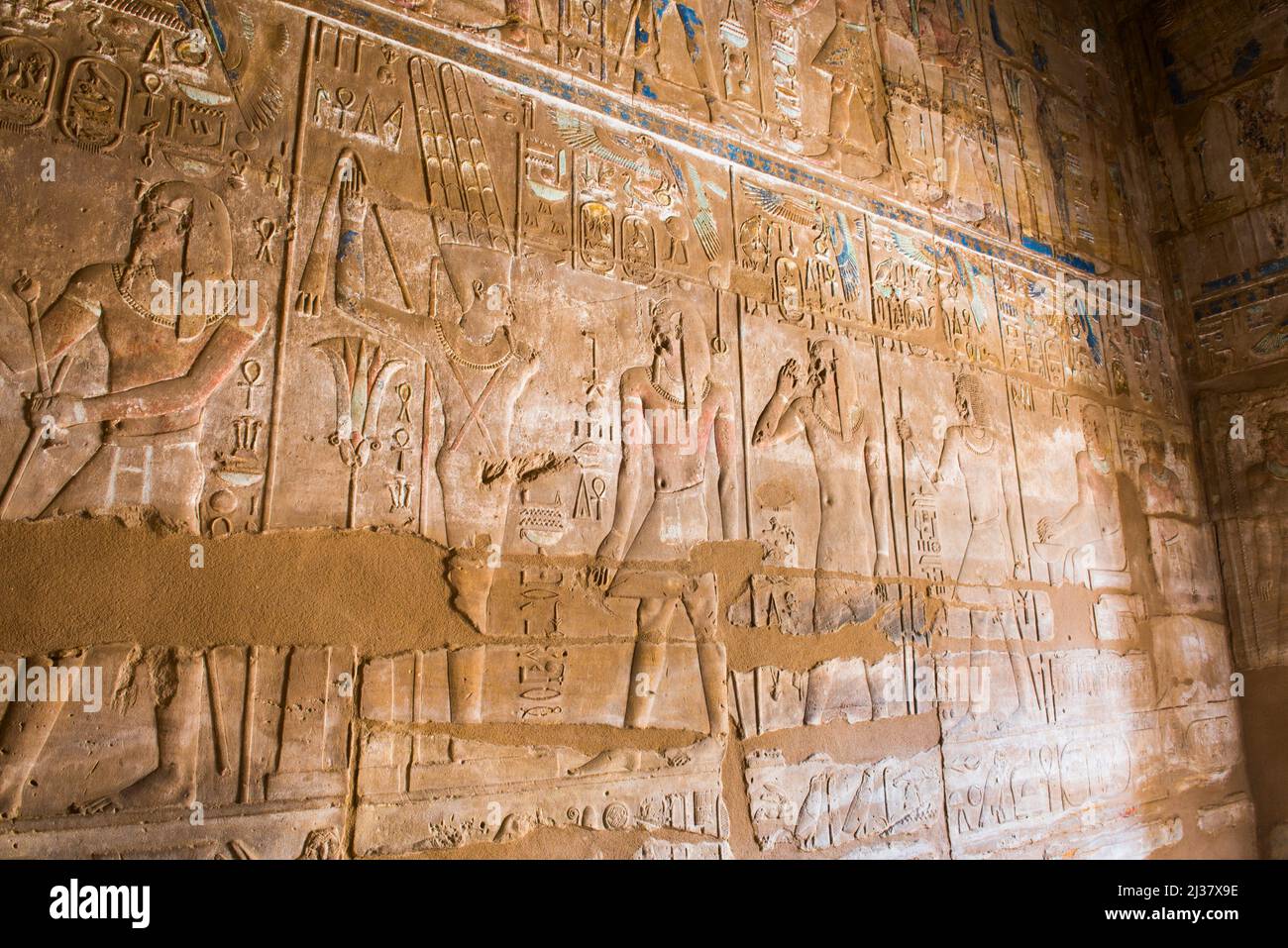 Inscripciones y jeroglíficos en las paredes del Precinto de Amon-Ra, Complejo del Templo de Karnak, Luxor, Egipto, Noreste de África. Foto de stock