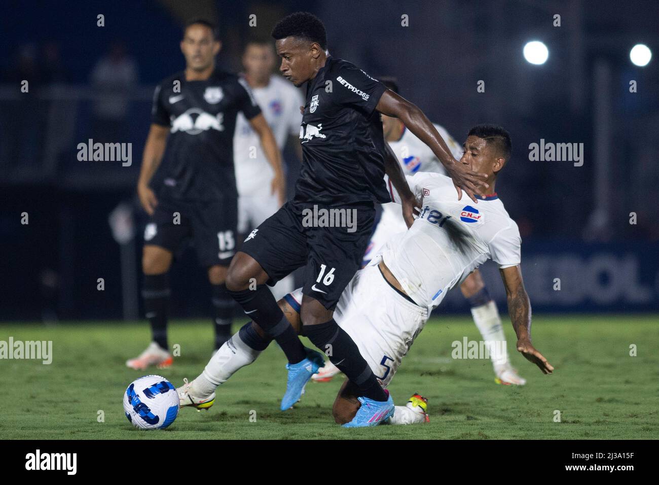 SP - Braganca Paulista - 05/05/2022 - COPA LIBERTADORES 2022, BRAGANTINO X  VELEZ SARSFIELD - CLEITON Bragantino's goalkeeper during a match against  Velez Sarsfield at Nabi Abi Chedid stadium for the Copa