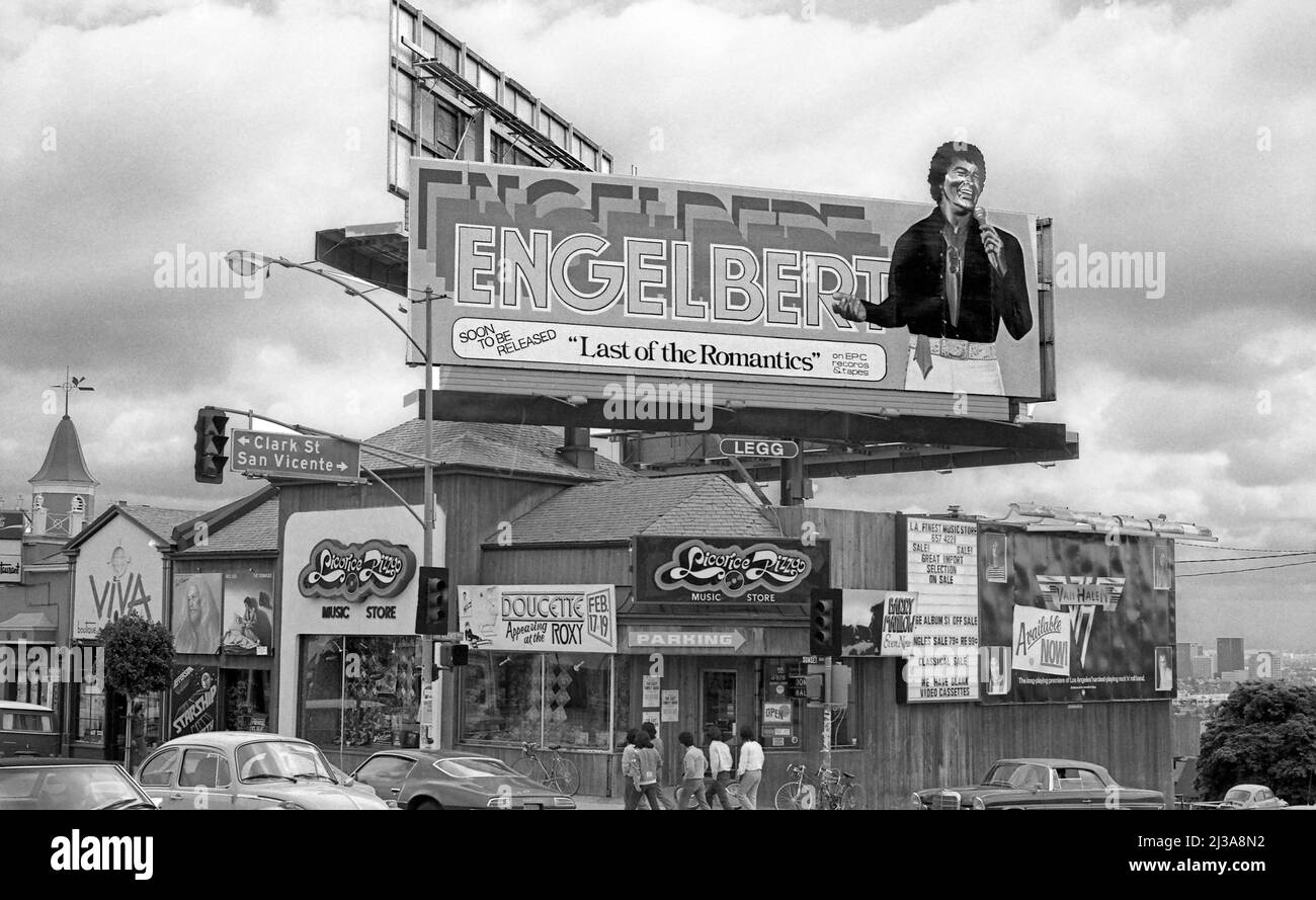 Cartel de Engelbet Humperdink sobre la tienda de discos de Licorice Pizza en Sunset Strip en 1980. Foto de stock