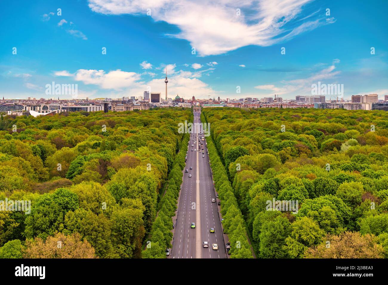 Berlín Alemania, vista de alto ángulo del horizonte de Berlín con el jardín del nivel Foto de stock