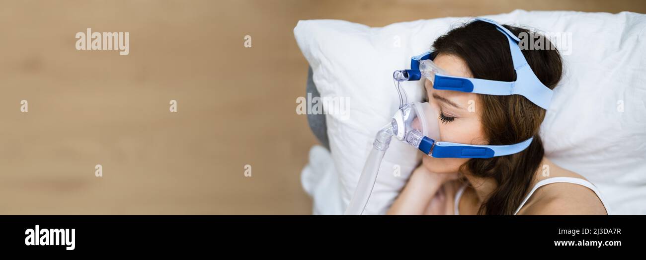 Niño que sufre de apnea del sueño, usando una máquina CPAP Fotografía de  stock - Alamy