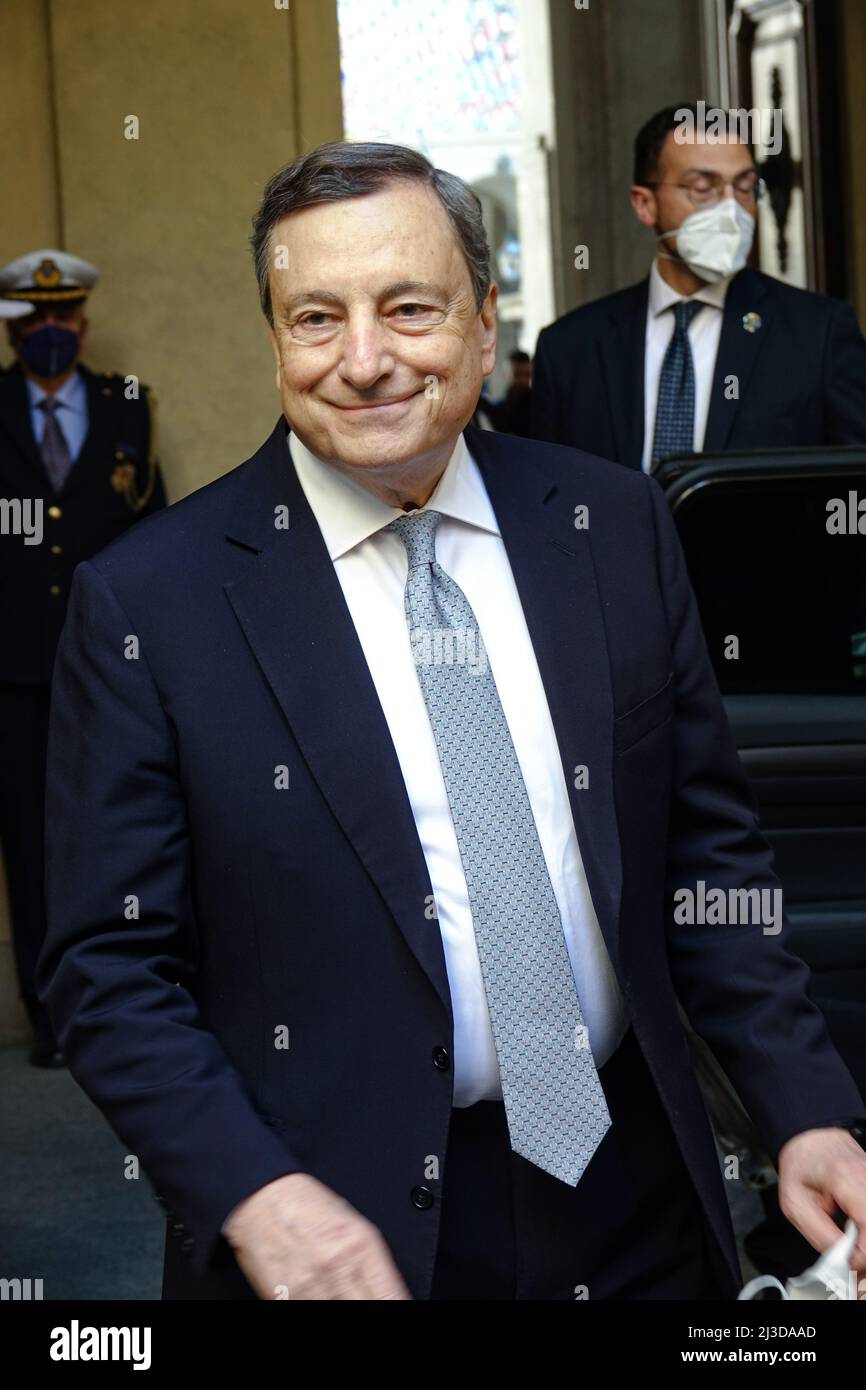 Retrato de Mario Draghi, el primer ministro del gobierno italiano, antes de una cumbre política. Turín, Italia - 2022 de abril Foto de stock