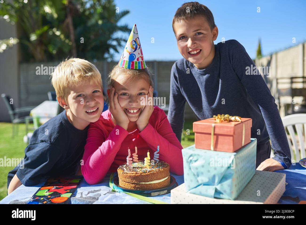 Comida de la fiesta de cumpleaños de los niños fotografías e imágenes de  alta resolución - Alamy