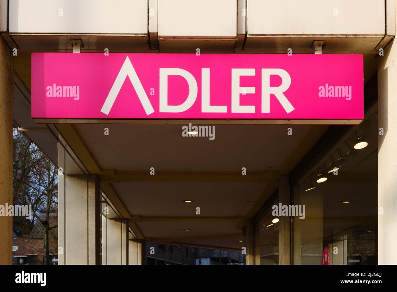 Adler logo fotografías e imágenes de alta resolución - Alamy