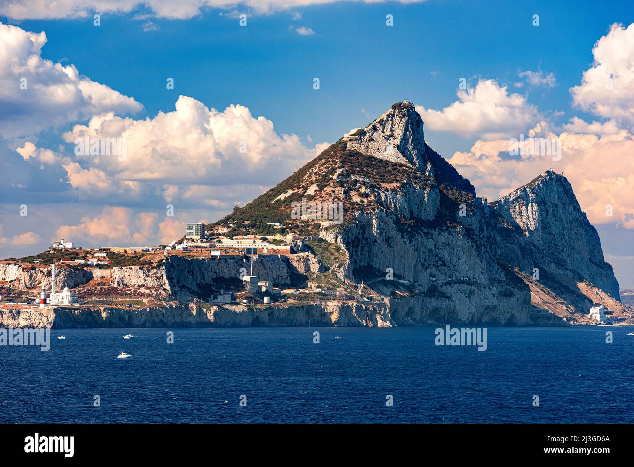 El Peñón de Gibraltar, un Territorio Británico de Ultramar situado en el extremo sur de la Península Ibérica. Foto de stock