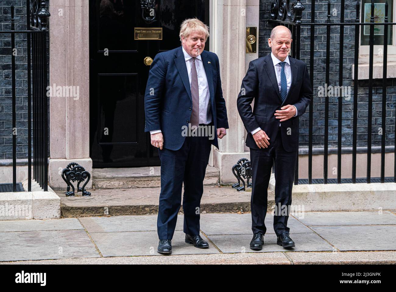 LONDRES, REINO UNIDO. 8 de abril de 2022 . El primer ministro Boris Johnson da la bienvenida al canciller alemán Olaf Scholz en Downing Street. Crédito: amer ghazzal/Alamy Live News Fotografía de LONDRES, REINO UNIDO. 8 de abril de 2022 . El primer ministro Boris Johnson da la bienvenida al canciller alemán Olaf Scholz en Downing Street. Crédito: amer ghazzal/Alamy Live News Fotografía de