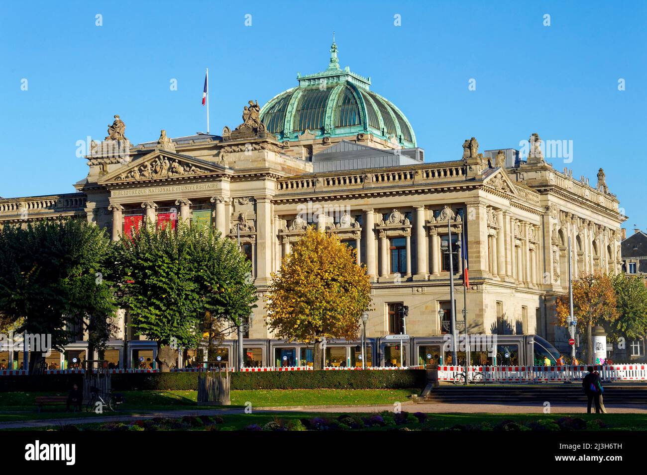 Francia, Bas Rhin, Estrasburgo, Neustadt distrito data del período alemán listados como Patrimonio Mundial por la UNESCO, la Place de la Republique, la Biblioteca Nacional y Universitaria Foto de stock