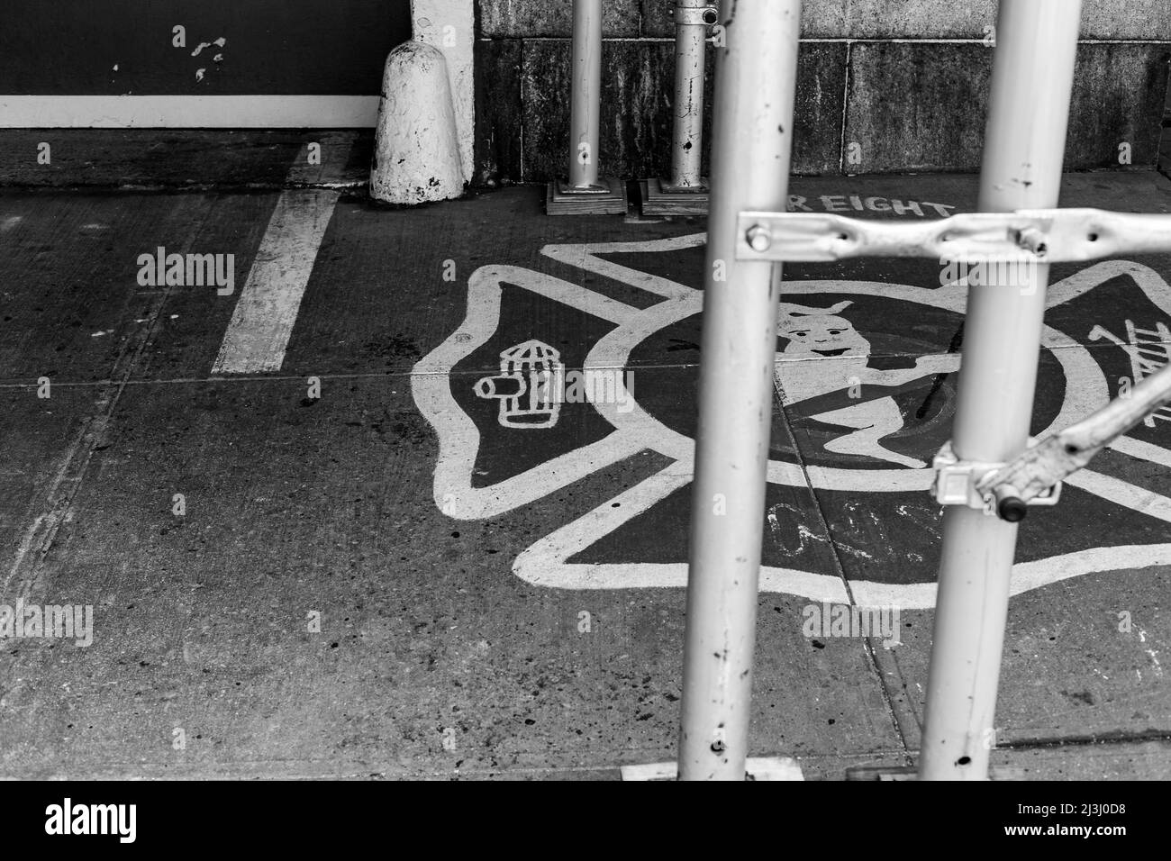 14 NORTH MOORE ST, New York City, NY, Estados Unidos, The Hook & Ladder 8 Firehouse. La casa de fuego se hizo famosa en la película Ghostbusters. Ubicado en Tribeca, Bajo Manhattan. Foto de stock