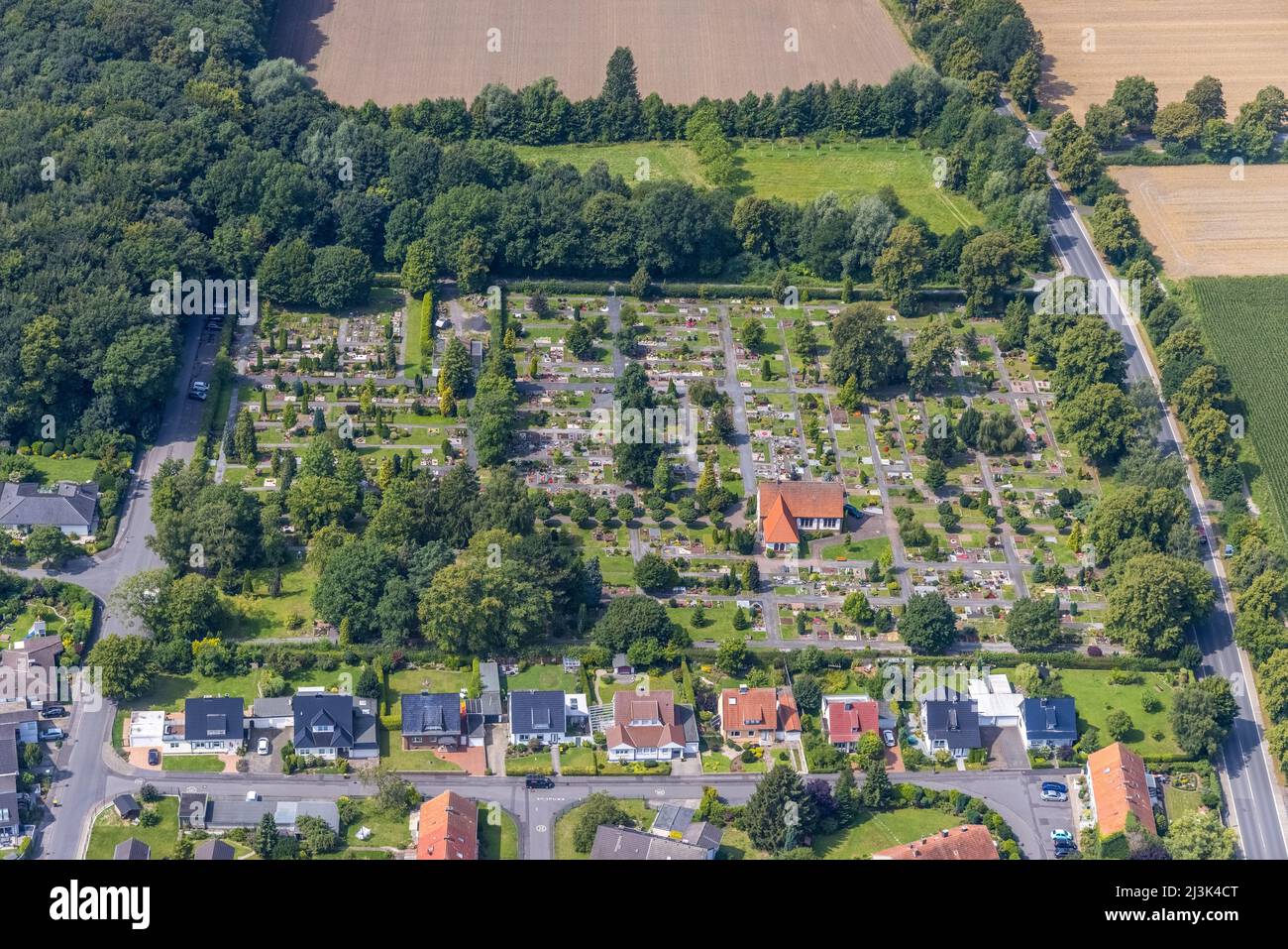 Fotografía aérea, cementerio Heeren en el distrito de Heeren-Serve, Kamen, zona de Ruhr, Renania del Norte-Westfalia, Alemania, Lugar de entierro, DE, Europa, Cemet Foto de stock