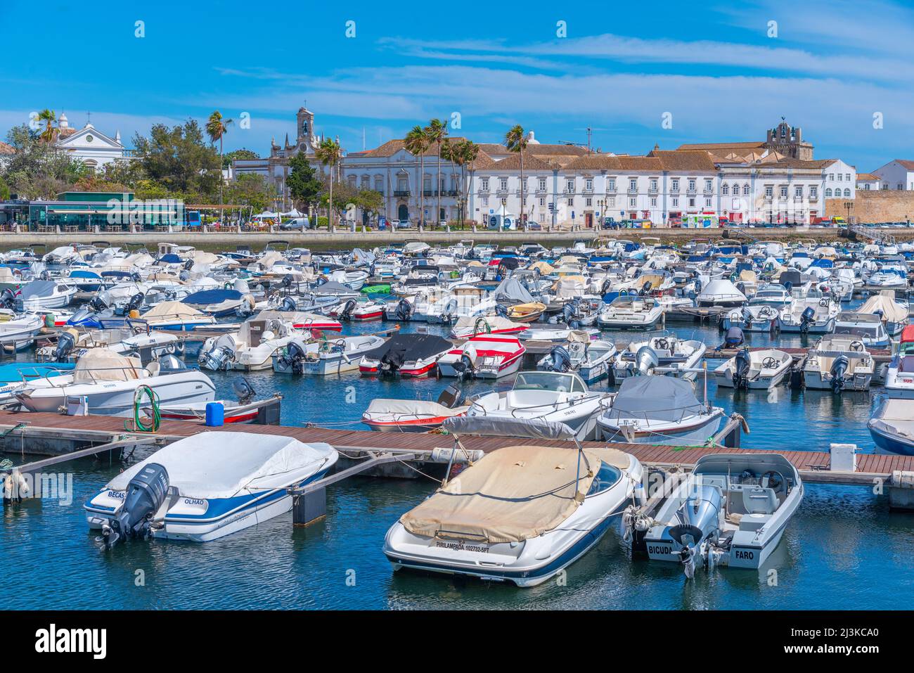 Faro, Portugal, 18 de junio de 2021: Marina en la ciudad portuguesa de Faro  Fotografía de stock - Alamy
