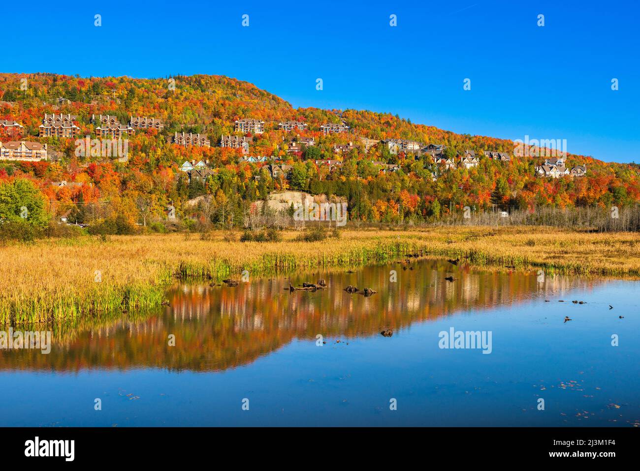 Alojamiento en Mont Tremblant Ski Resort Village en Quebec, Canadá; Mont-Tremblant, Quebec, Canadá Foto de stock