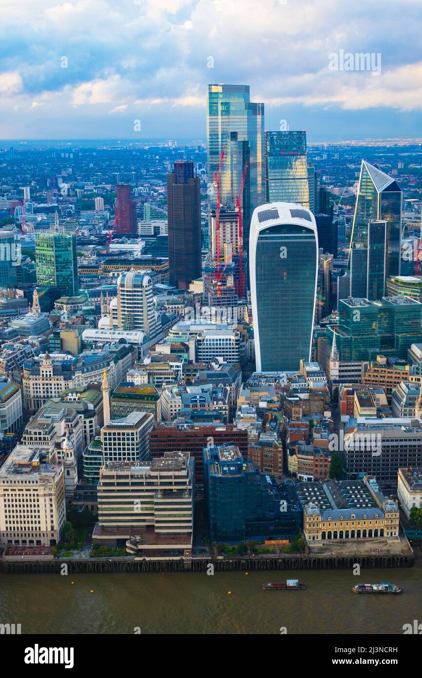 Vista desde el Shard mirando a la ciudad de Londres, Reino Unido.Foto tomada el 7th 2021 de agosto Foto de stock