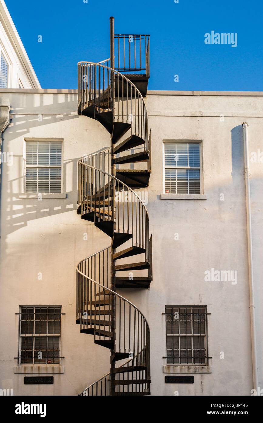 Escalera de caracol exterior de hierro forjado fotografías e imágenes de  alta resolución - Alamy