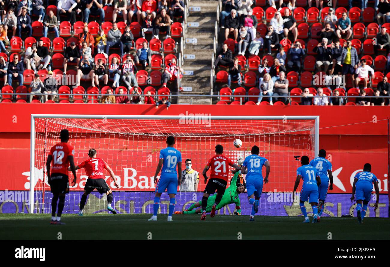 Fútbol - Liga - RCD Mallorca contra Atlético Madrid - Visit Mallorca  Stadium, Palma, España - 9 de abril de 2022 El Vedat Muriqi de la RCD  Mallorca marca su primer gol