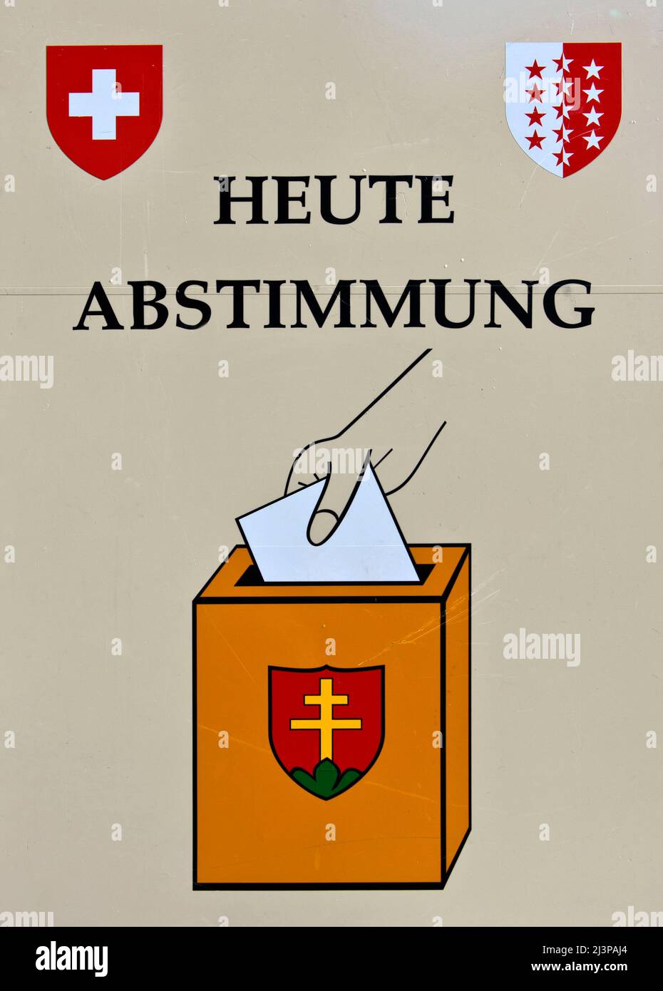 Votation HOY, señal de información para participar en un referéndum, Unterbäch, Valais, Suiza Foto de stock