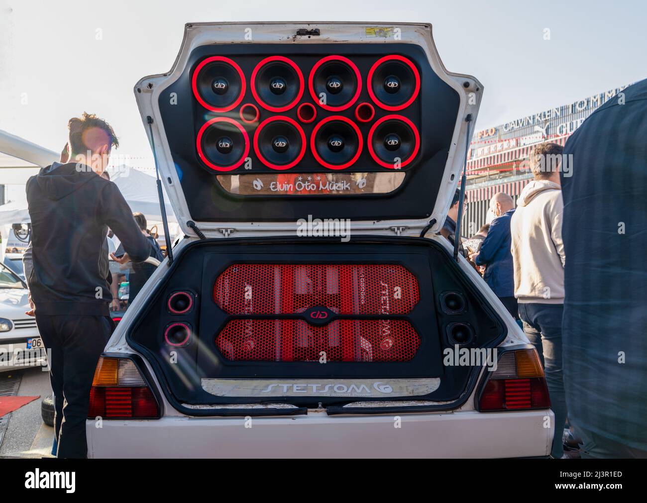 Ankara, Turquía - Octubre 09 2021: Sistema de sonidos en un coche Foto de stock