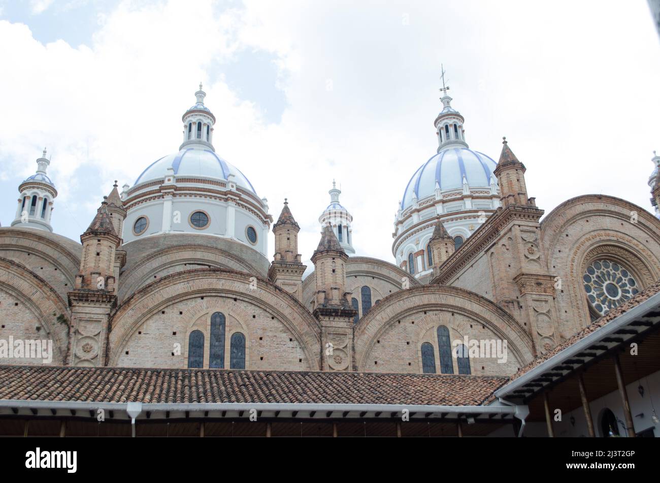Cúpulas de la Catedral de la Inmaculada Concepción o Catedral Nueva de Cuenca Foto de stock