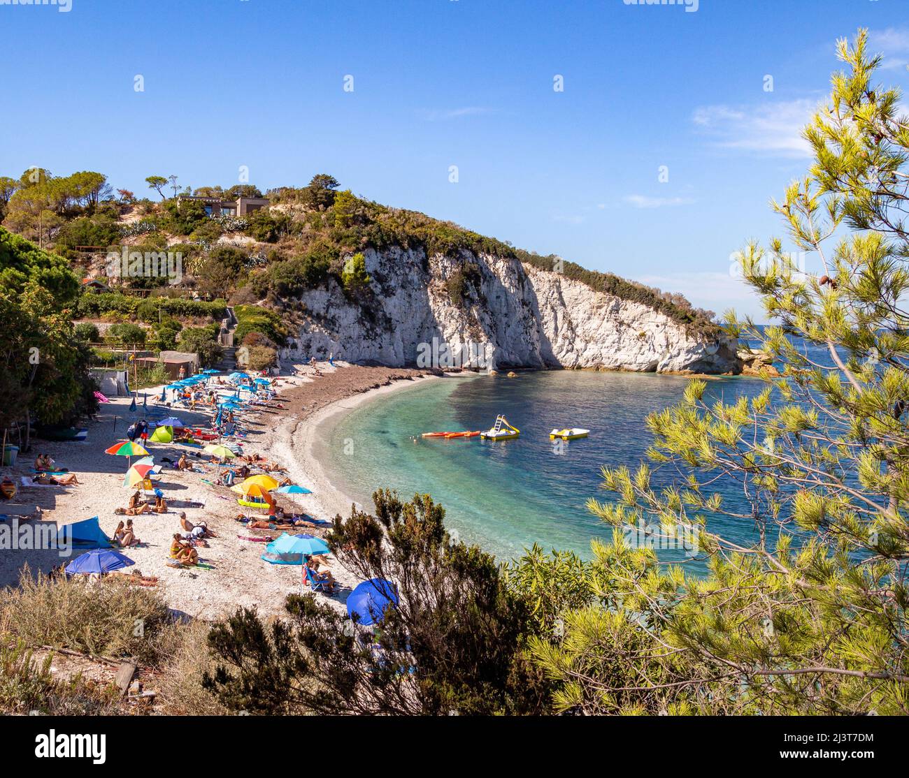 Vista sobre la famosa playa de Padulella, Portoferraio, Isla de Elba, Italia Foto de stock