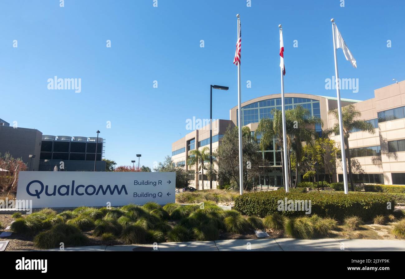 Qualcomm incorporó el exterior de la oficina del edificio Sorrento Valley. Qualcomm es una empresa multinacional de telecomunicaciones de semiconductores para la industria inalámbrica de EE. UU Foto de stock