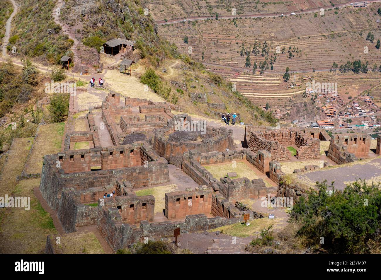 Sector Intihuatana de las ruinas de la fortaleza inca Pisac, Valle Sagrado del Perú. Foto de stock