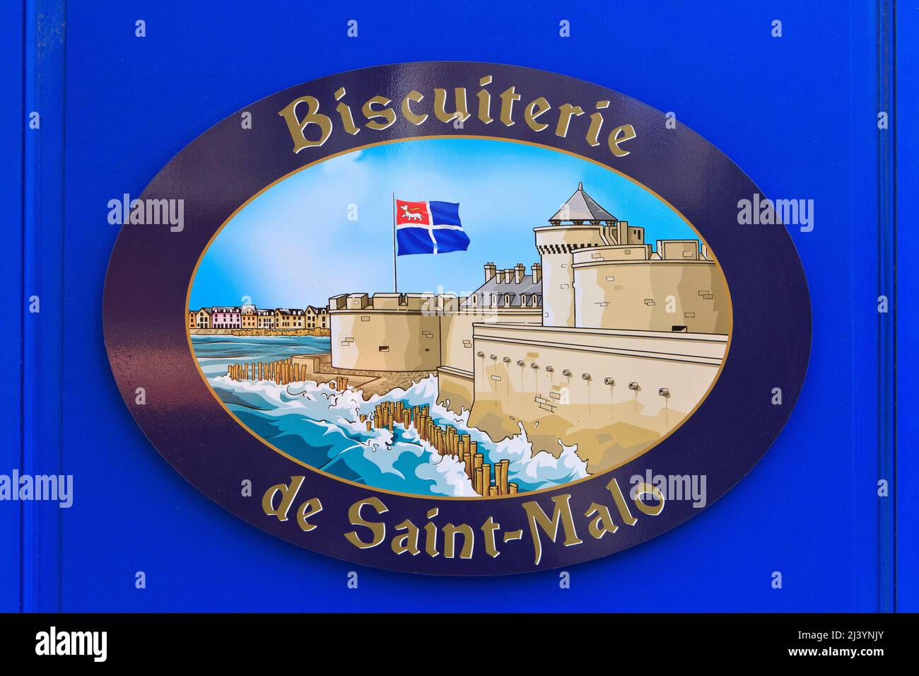Primer plano del emblema de la 'Biscuiterie de Saint-Malo' en Saint-Malo (Ille y Vilaine), Francia Foto de stock