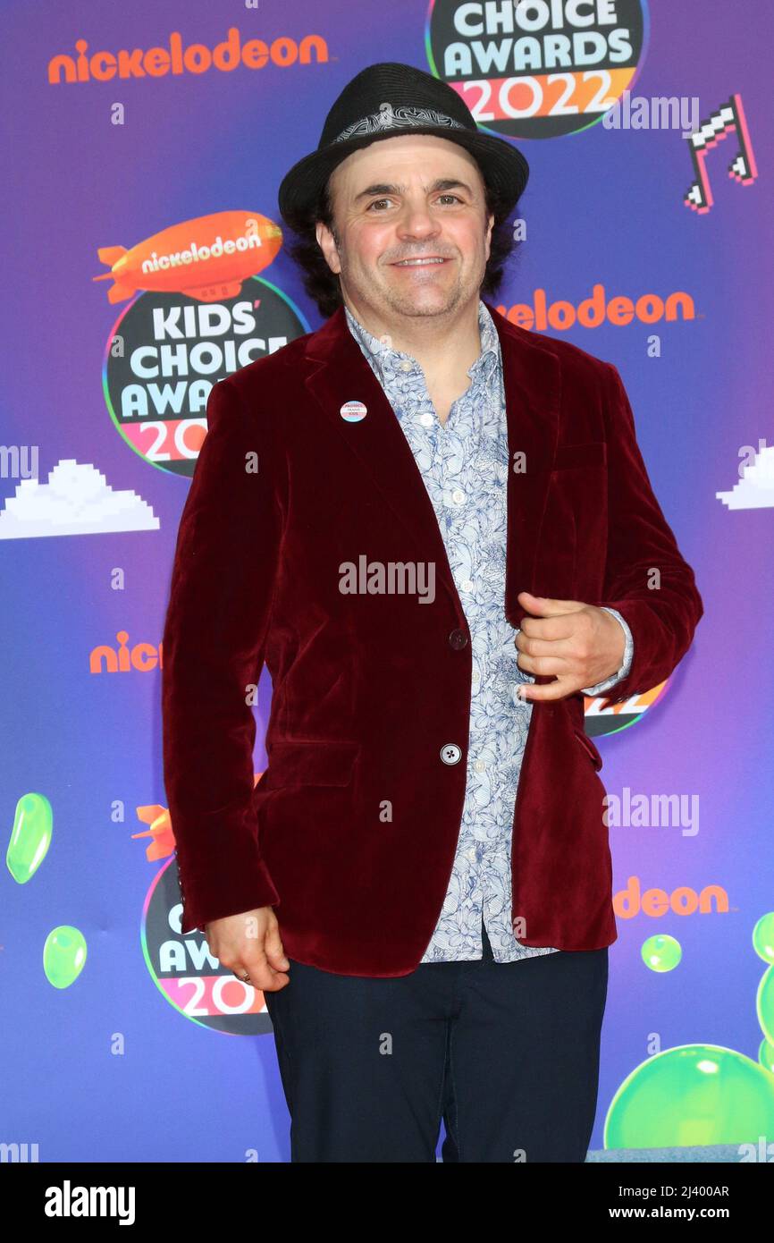 9 de abril de 2022, Santa Monica, CA, EE.UU.: LOS ÁNGELES - 9 DE ABRIL: Michael D Cohen en los premios Kids Choice Awards 2022 en Barker Hanger el 9 de abril de 2022 en Santa Mónica, CA (Imagen de crédito: © Kay Blake/ZUMA Press Wire) Foto de stock