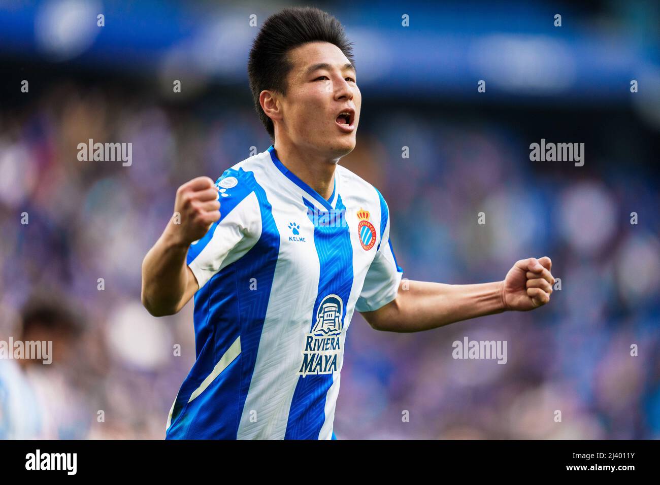 imponer bufanda llegar Barcelona, España. 10th de Abr de 2022. Wu Lei de Espanyol celebra su gol  durante un partido de La Liga entre el RCD Espanyol y el RC Celta en  Cornella, España, el