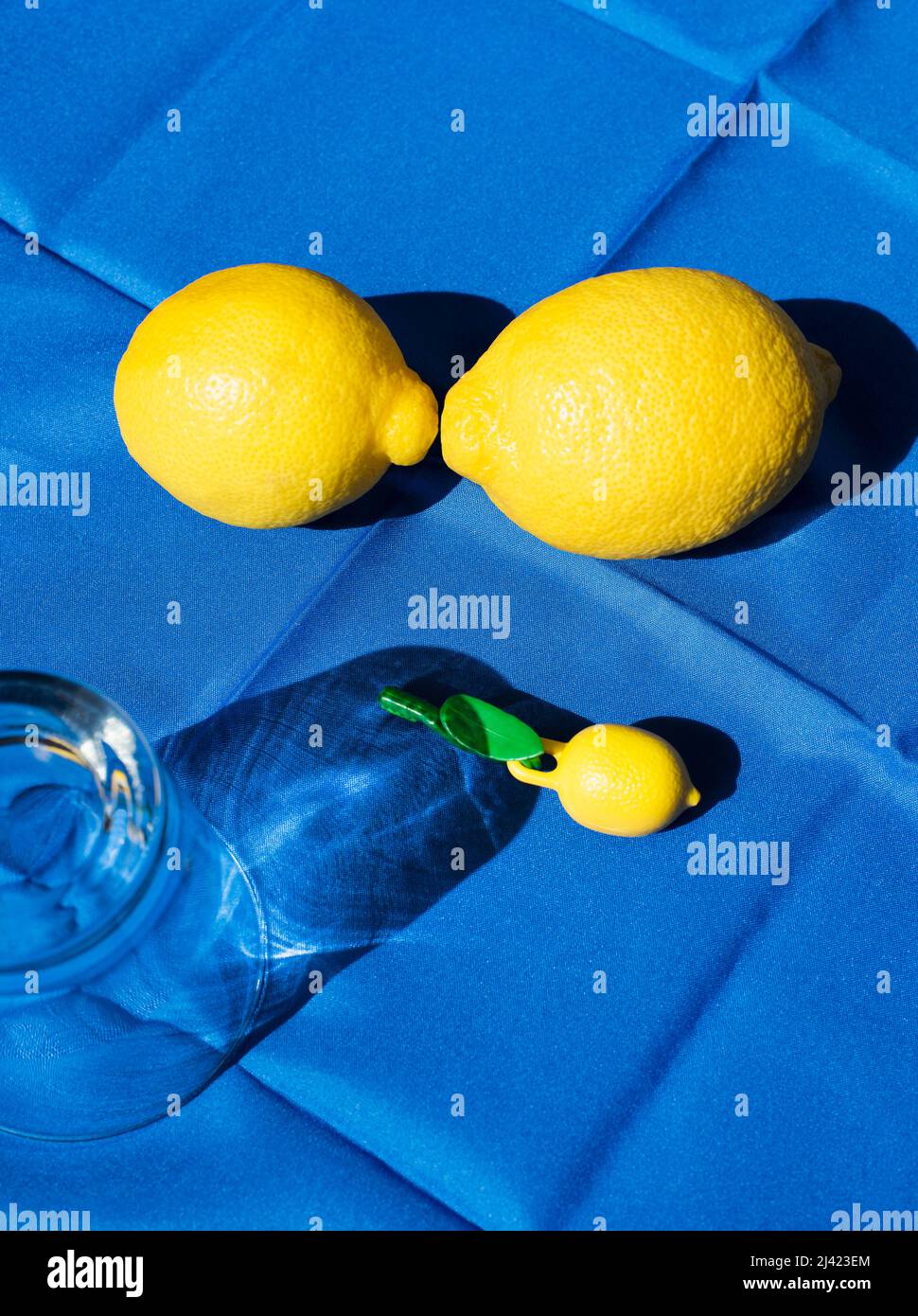 Bodegón con limones Foto de stock