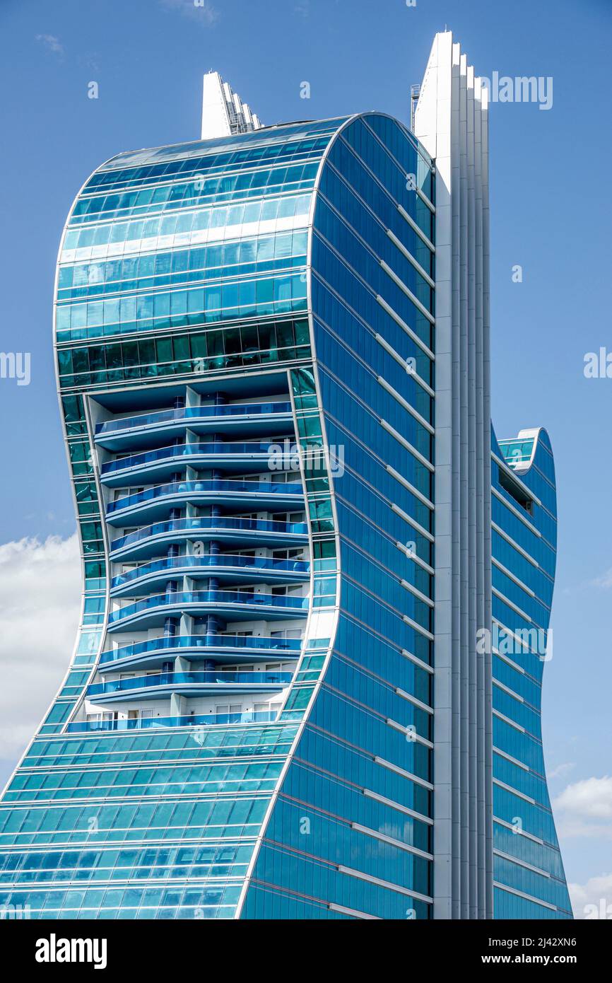 Hollywood Florida Seminole Hard Rock Hotel & Casino Tribu Reserva tribal  Torre gigante en forma de guitarra balcones exteriores Fotografía de stock  - Alamy