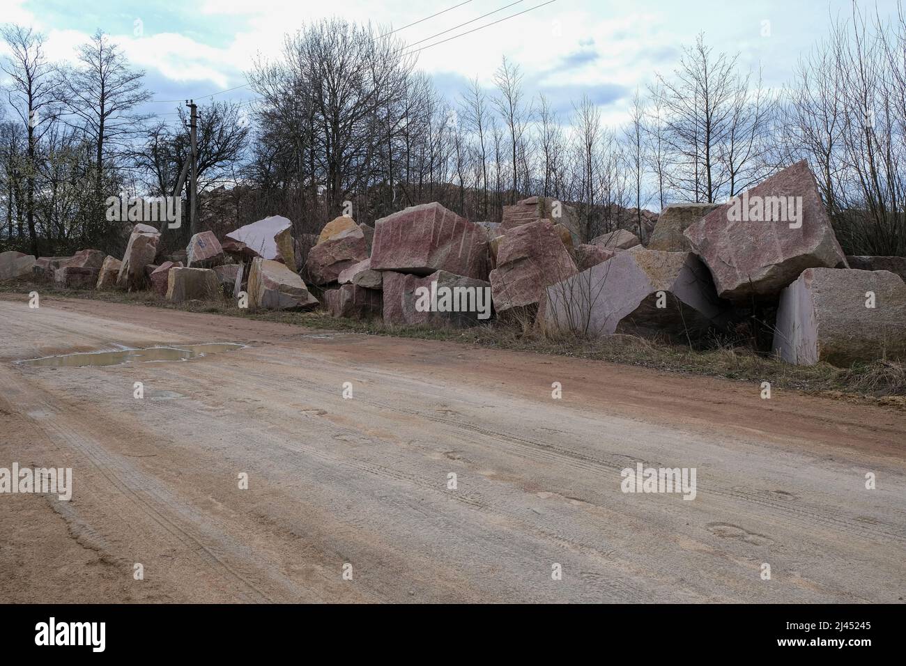 Cantera con minería y producción de piedra. Foto de stock