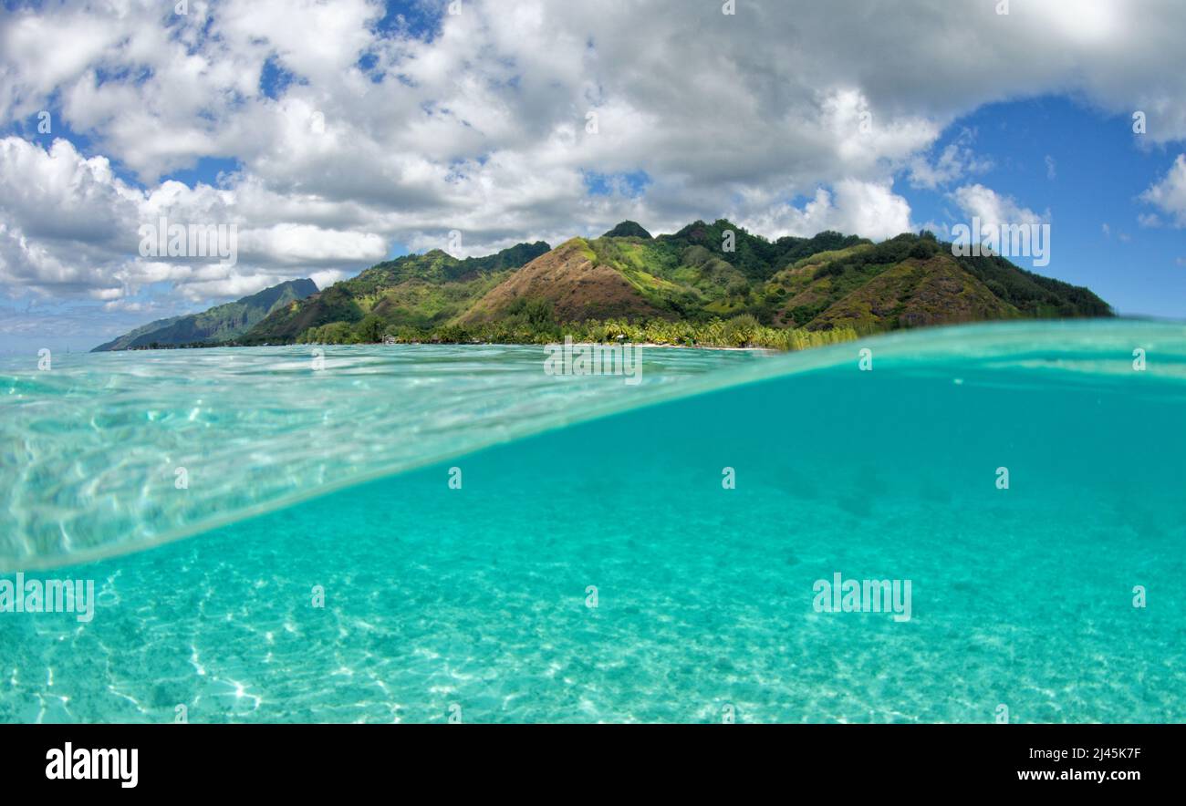 Polinesia Francesa, Moorea: vista general desde la laguna Foto de stock